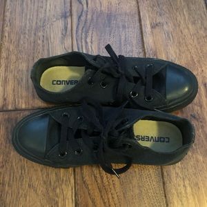 Converse tennis shoes